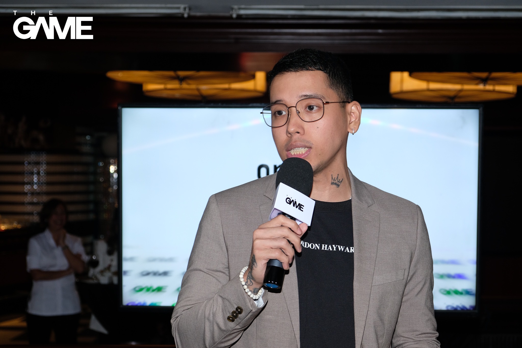 Dsf8286 - the game Event host Mikee Reyes