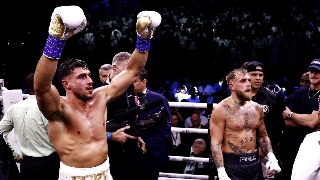 Tommy Fury beats Jake Paul in Saudi bout