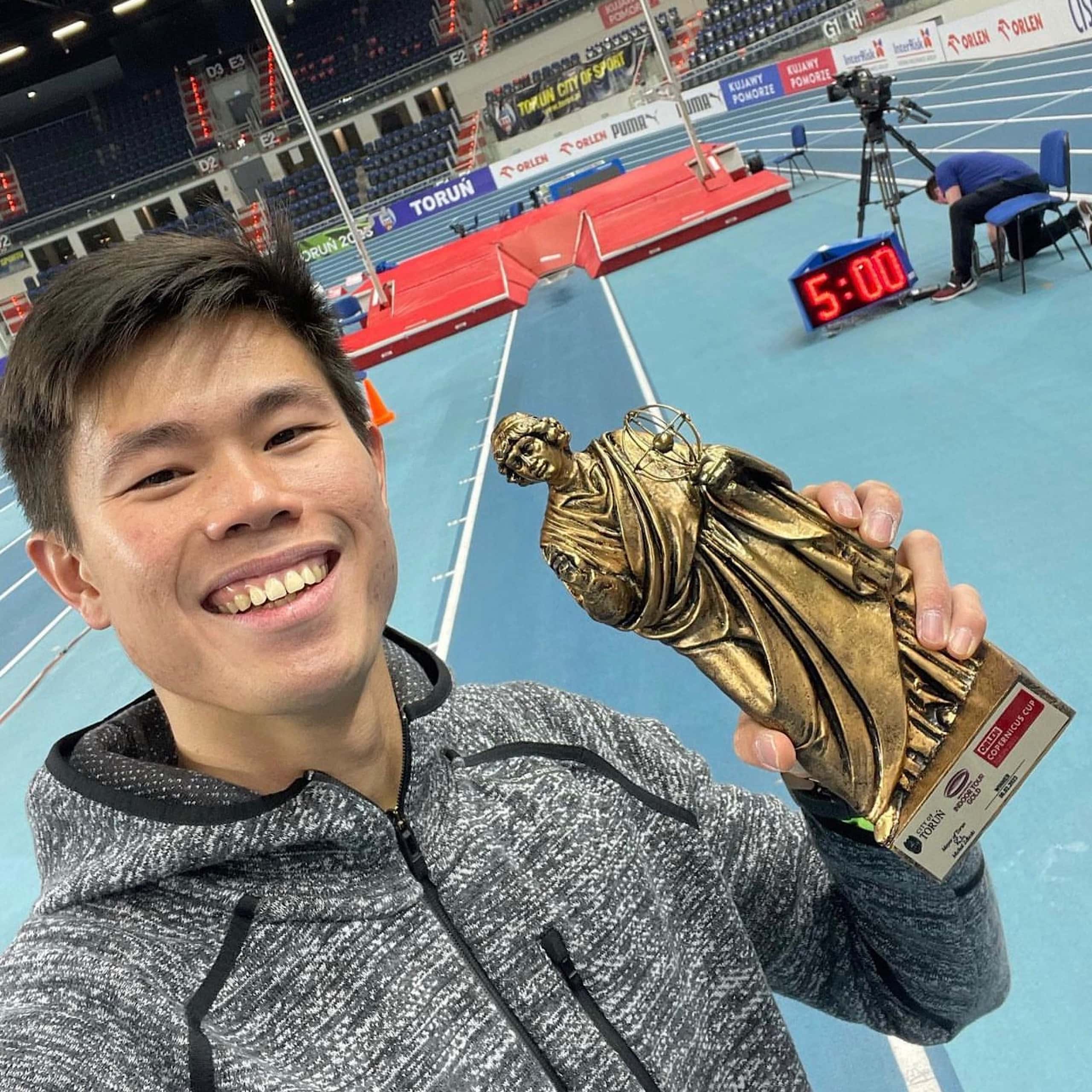 EJ Obiena wins gold at the Copernicus Cup