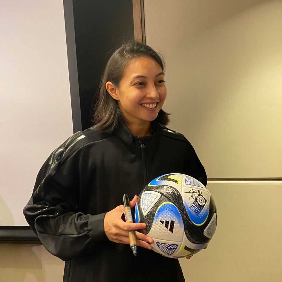 Photo 2023 02 09 14. 36. 47 - the game Filipinas player Inna Palacios signs the Women's World Cup official match ball