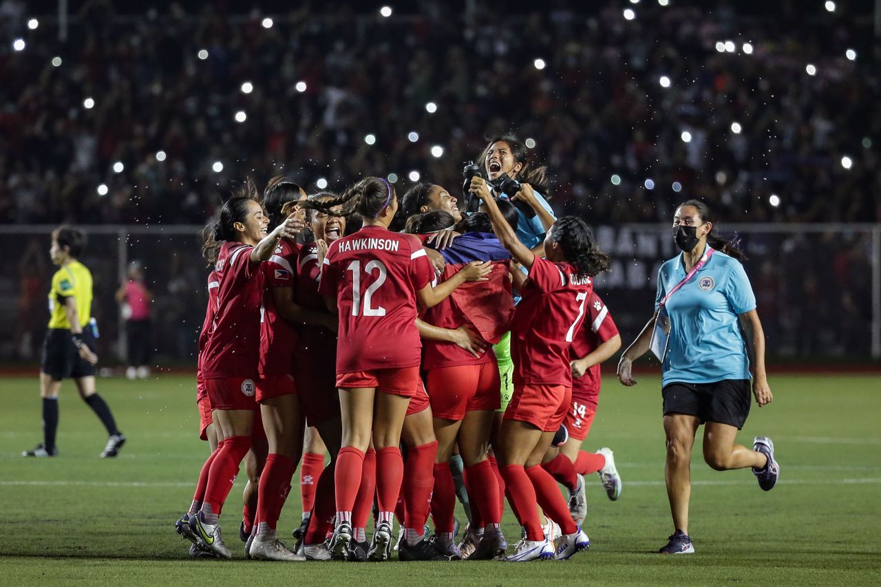 Photo_2023-02-28-16. 04. 33 - the game The Filipinas celebrating their AFF Women's Championship win as the Filipino fans light up Rizal Memorial Stadium