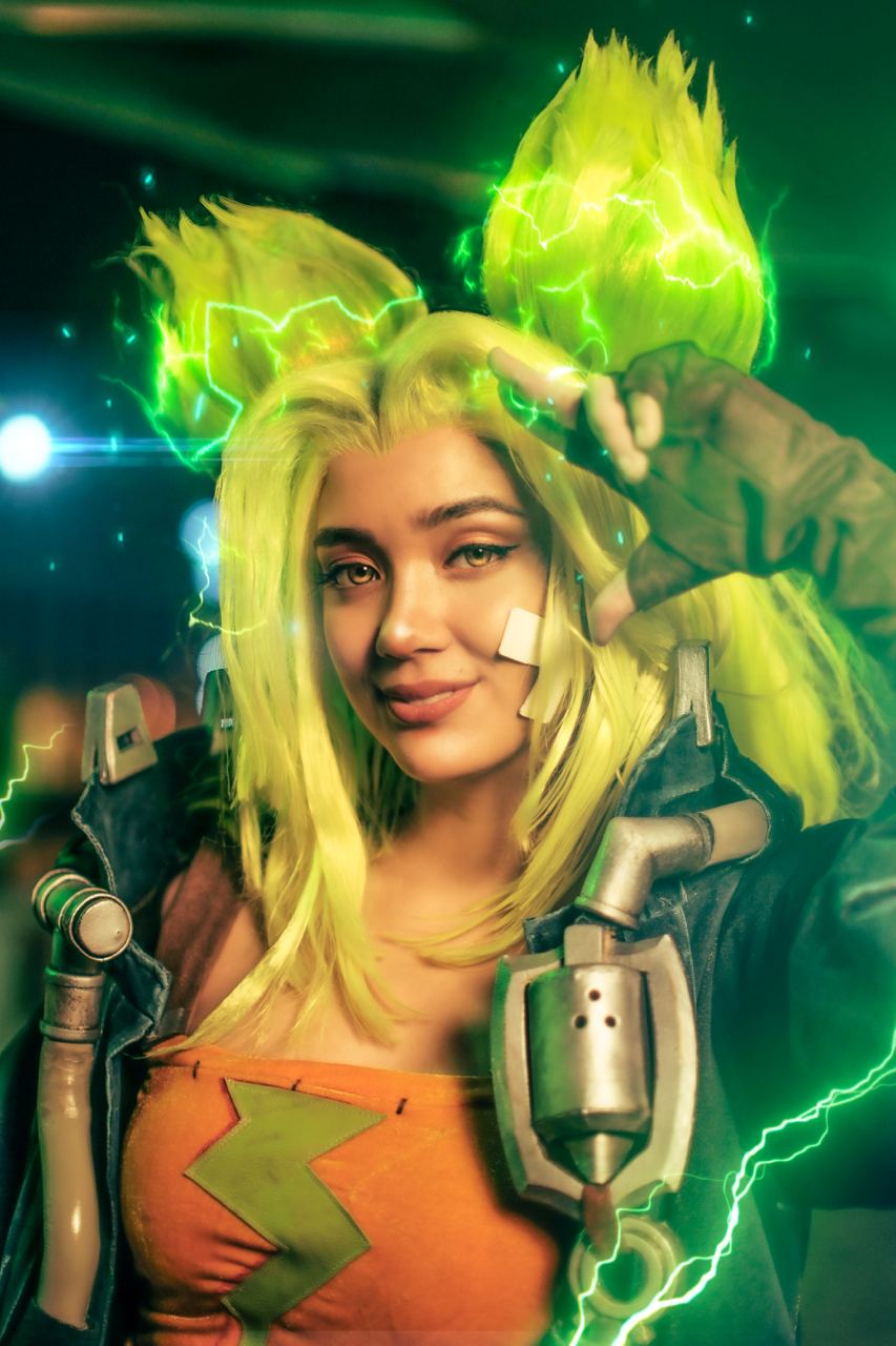 Photo_2023-03-24-13. 34. 11-1 - the game Aryanna cosplaying as Zeri from League of Legends: Wild Rift