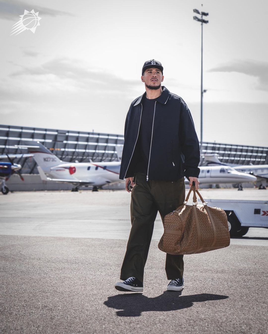 336138634_1399217417561614_7454369205798580130_n - the game Devin Booker shows off his simple fashion choices.
