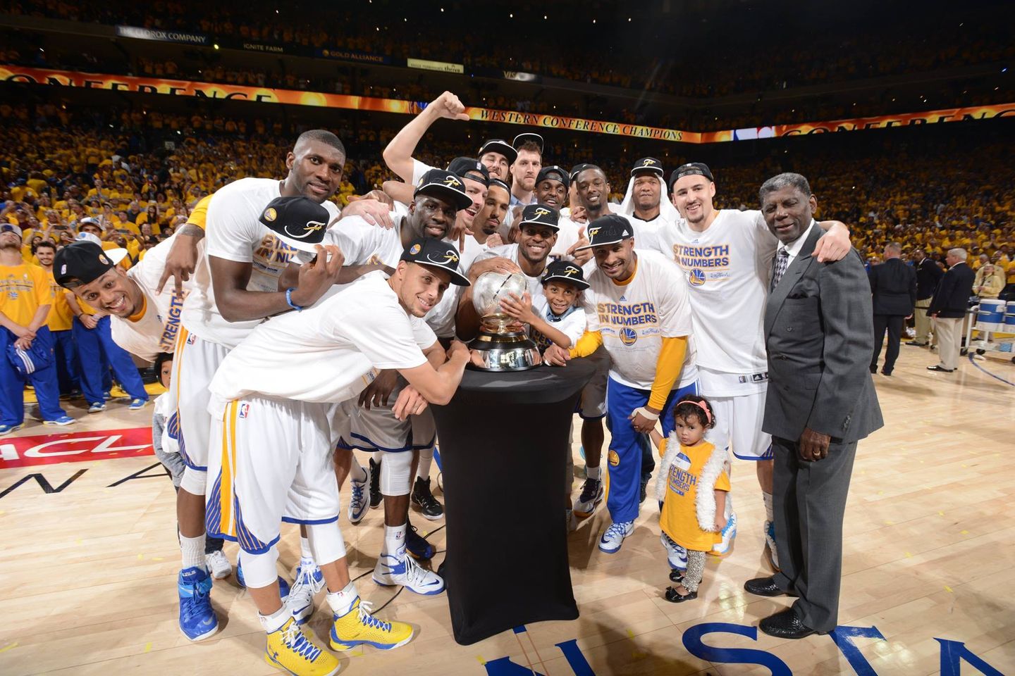 33994890_10156761089327526_4775056154776567808_n - the game The Warriors Dynasty: Champions of the NBA in 2015