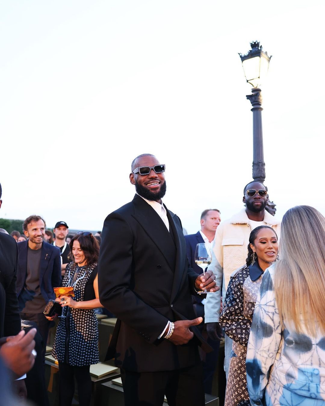 Fziamr5x0accayi - the game Athletes at Paris Fashion Week: LeBron James
