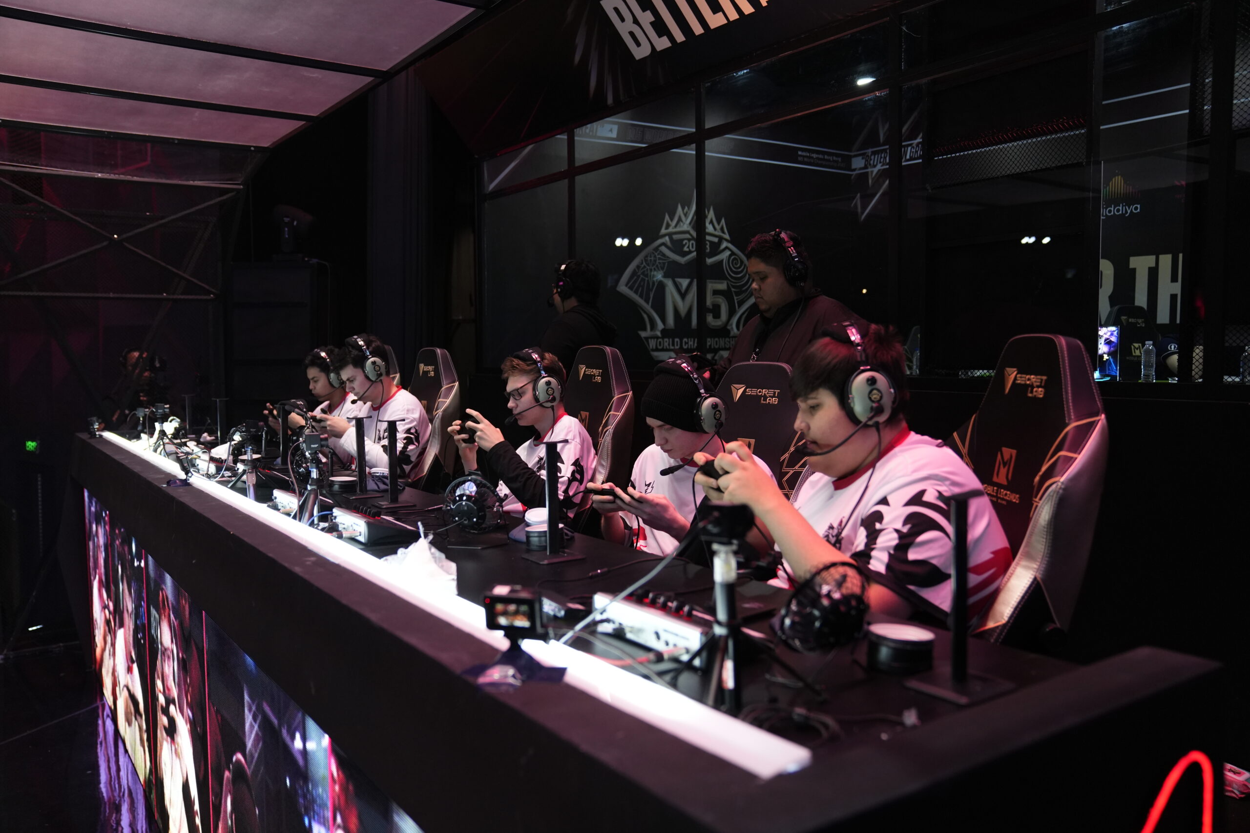 20231203_m5_group-stage-day-02_match-01_tob-vs-devu_game-02_024 - the game Deus Vult’s Sunset Lover on His Longevity in the Professional Mobile Legends Scene