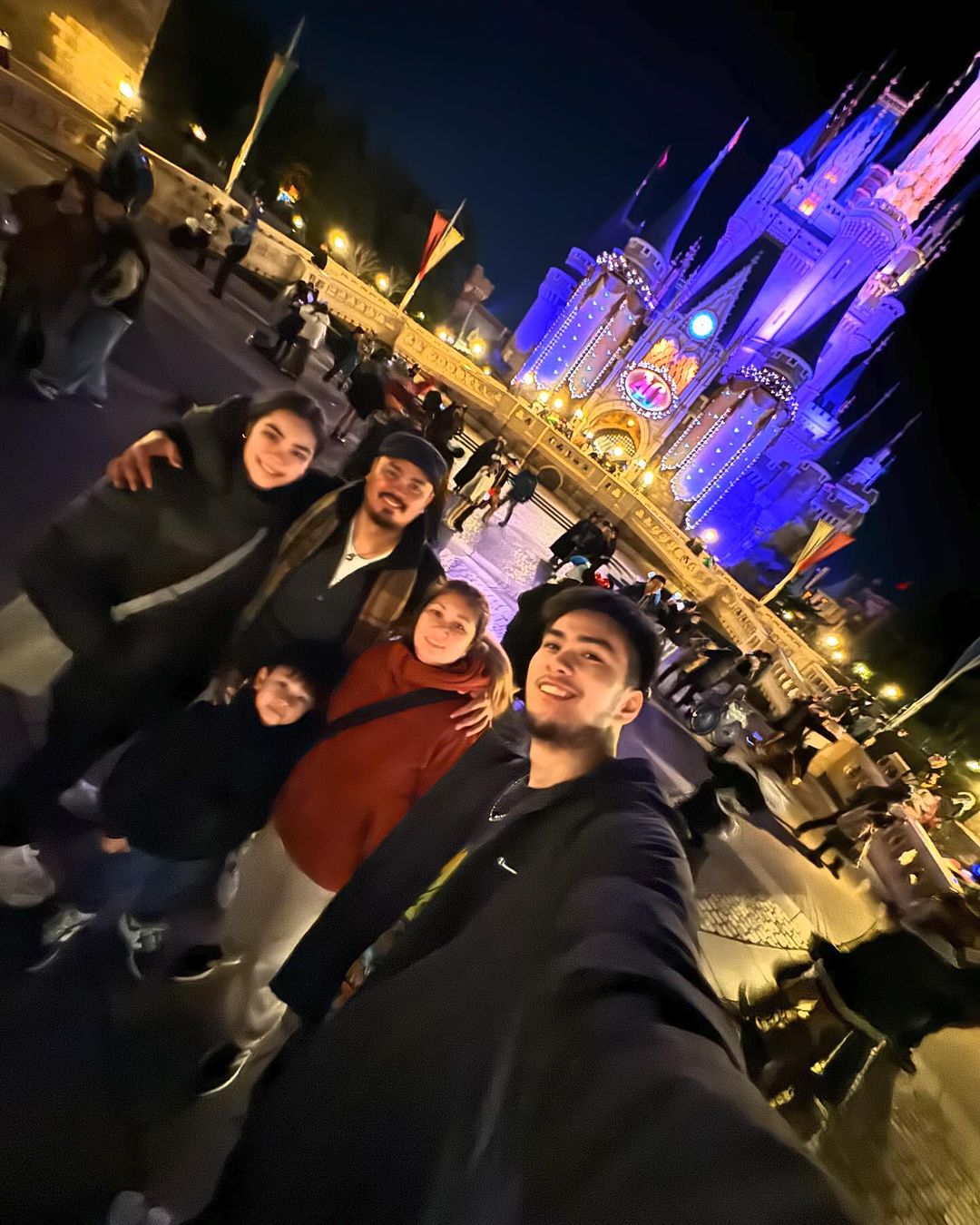 Snapinsta. App_416576377_18306740308135919_4449338390632861882_n_1080 - the game Kai Sotto in Disneyland with family for 2023 holidays