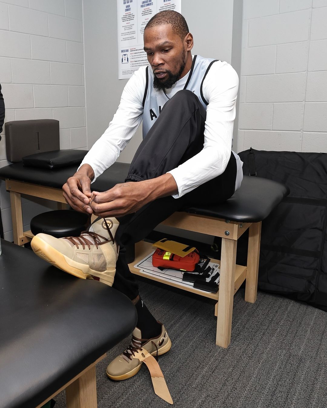 Snapinsta. App_427932101_1074088520308987_2838158253582248330_n_1080 - the game Kevin Durant KD4 Year of the Dragon