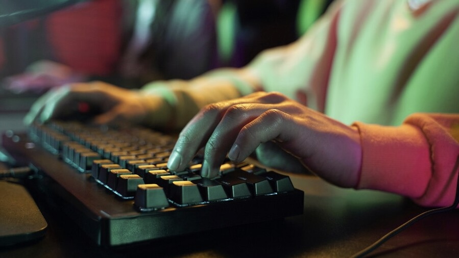 Which Keyboard and Mouse Position is Best for You?