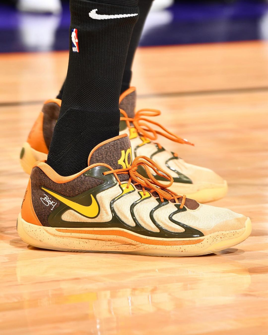 Banner - the game NBA Playoffs sneakers: KD17