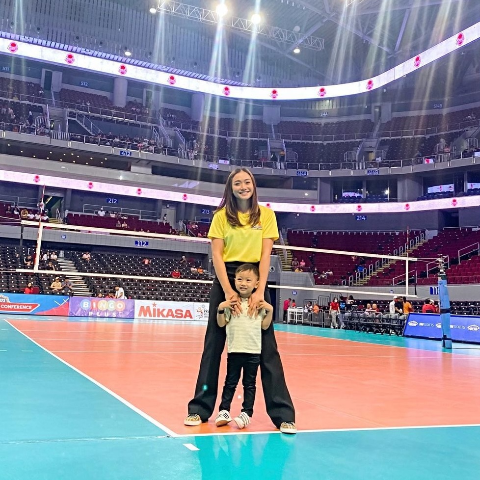 Snapinsta. App_346854930_613209510827116_1988643175970235125_n_1080 - the game Cha Cruz Behag with her son, Solito Behag, at the Premier Volleyball League