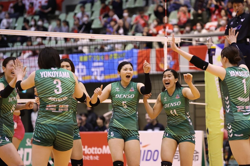 Jia de Guzman with the Denso Airybees