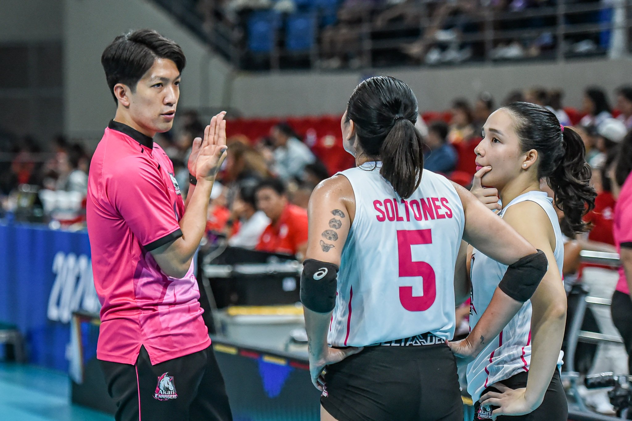 Pvl-rc-2024-akari-vs-capital1-taka-minowa-1166 - the game Coach Taka in conversation with Gretchel Soltones and Cobb.