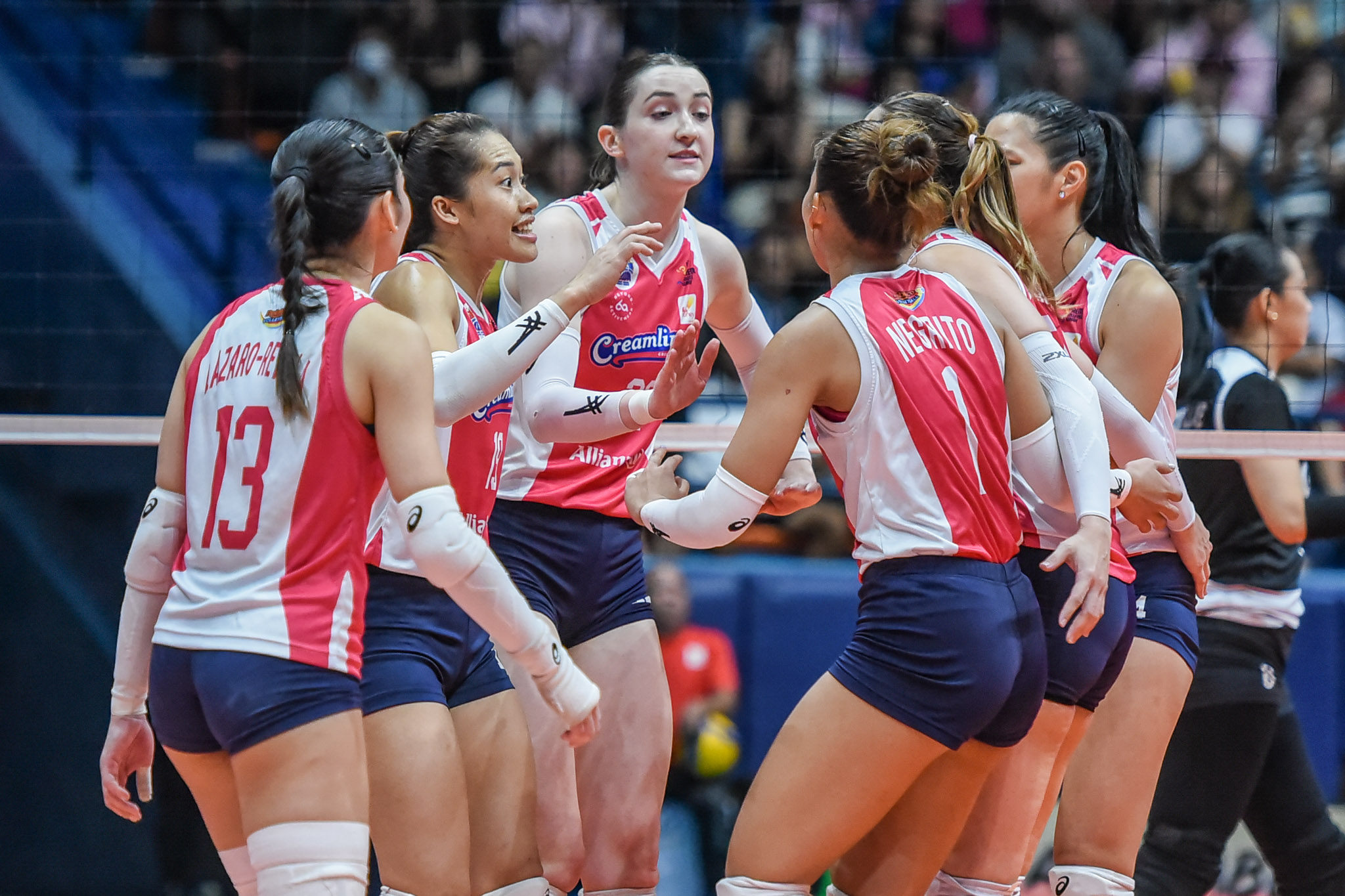 Pvl rc 2024 creamline vs petrogazz - -3000 1 - the game A team photo of the Creamline Cool Smashers