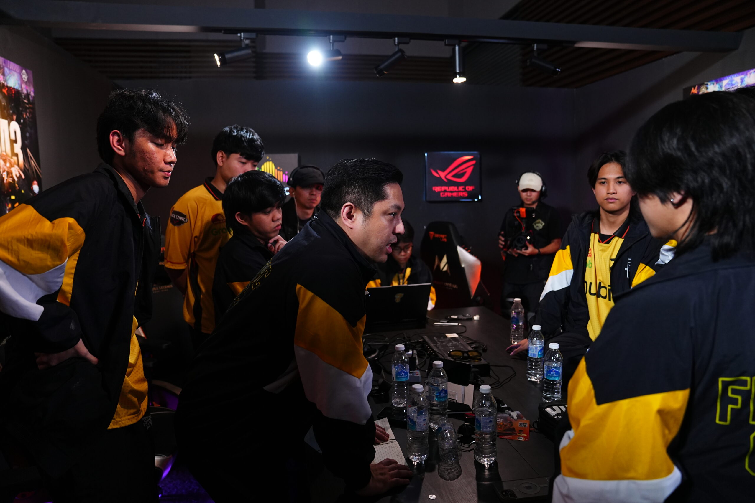 Fnatic_onic_coach_ynot - the game Pressure is a Privilege: Fnatic ONIC Coach YnoT on Defending the Philippine Era of MLBB