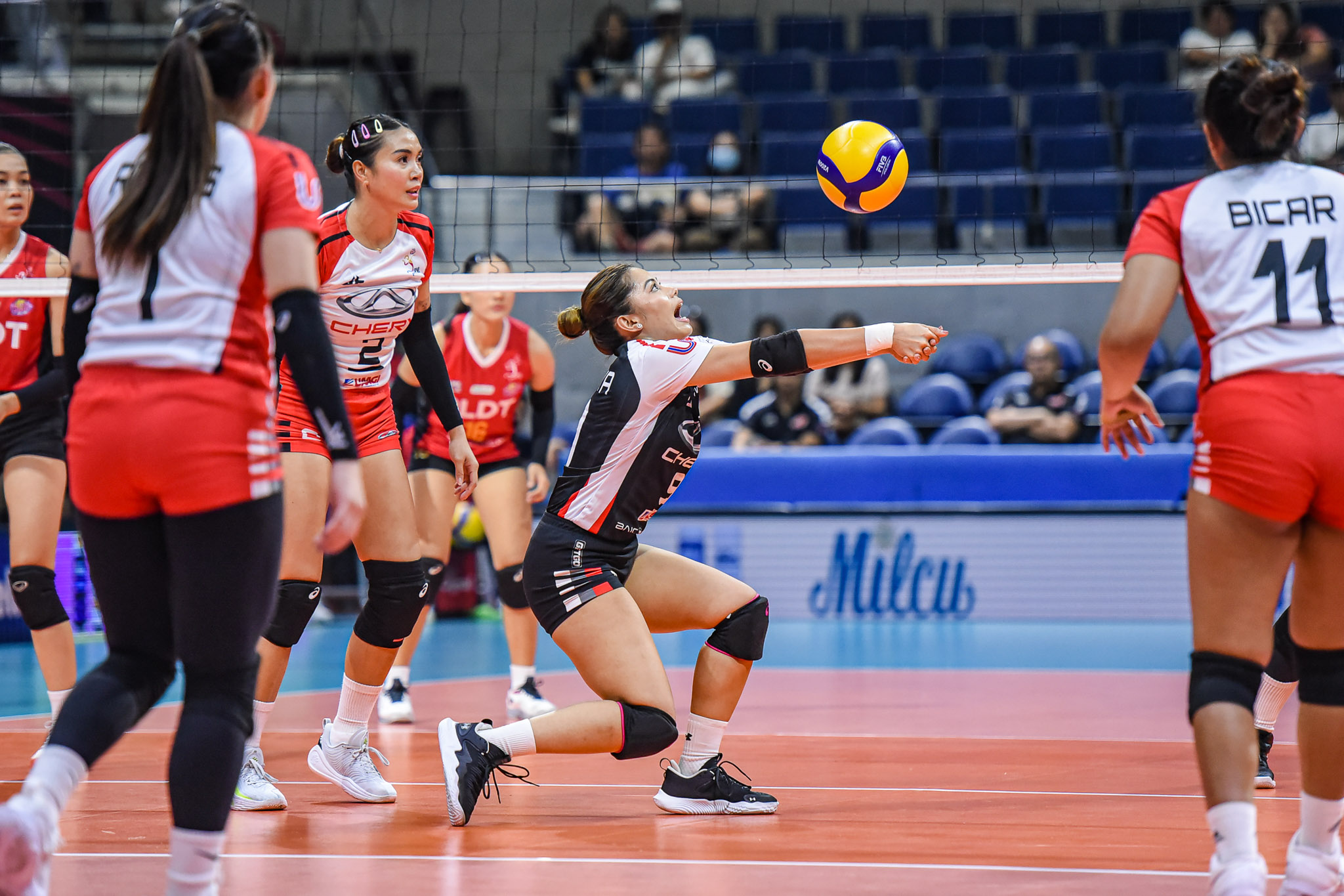 National team and Chery Tiggo libero Jen Nierva was crucial in the Crossovers' upset against PLDT on Tuesday.