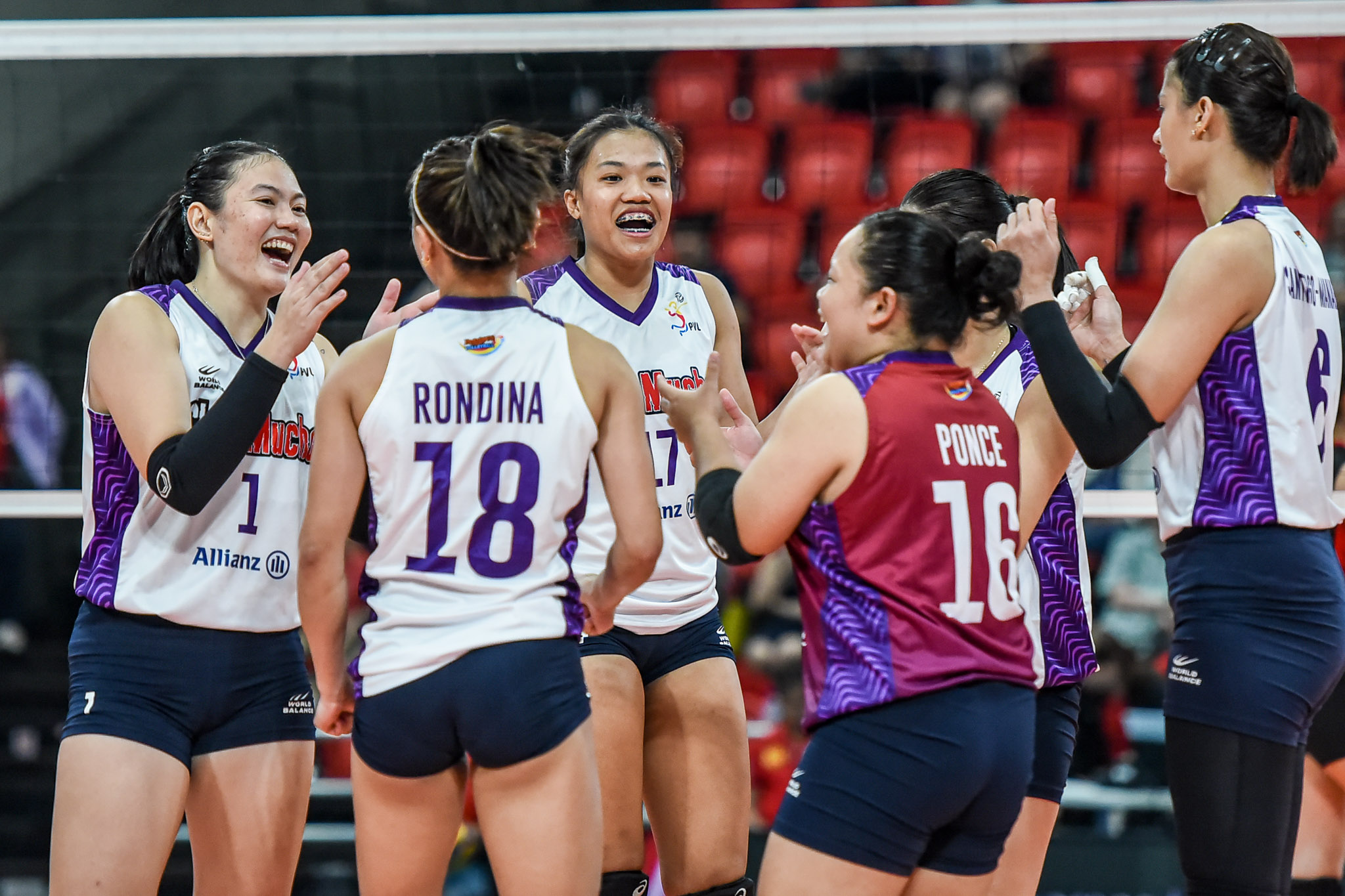 Isa Molde with her Choco Mucho teammates.