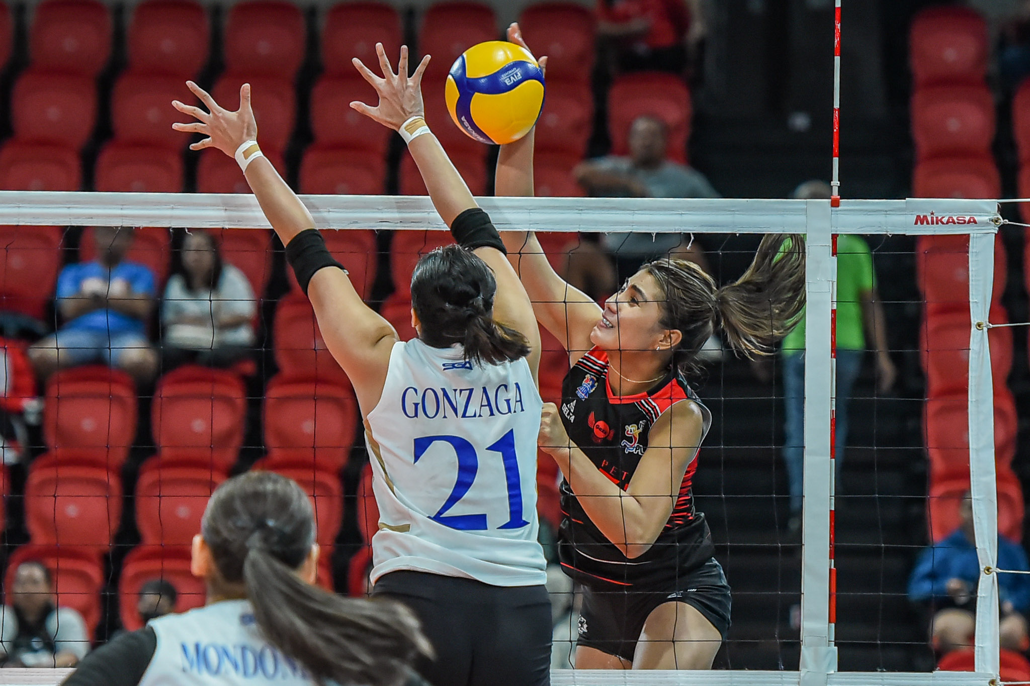 Myla Pablo goes for a kill against ZUS Coffee's Jovelyn Gonzaga.