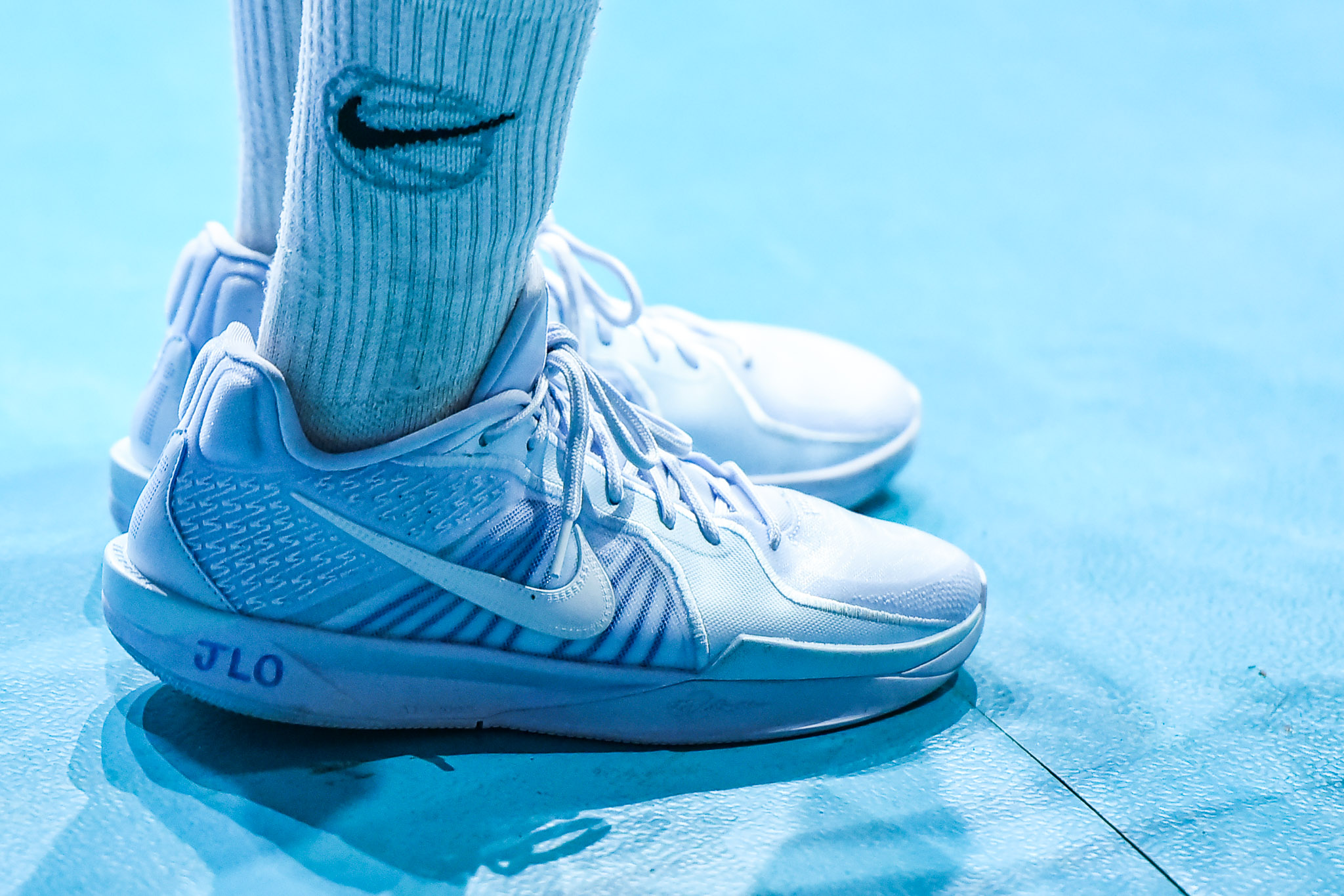 Uaap 87 wvb nu vs admu - -3457 - the game An Ateneo player writes the name "JLo" for Delos Santos on her in-game sneaker.