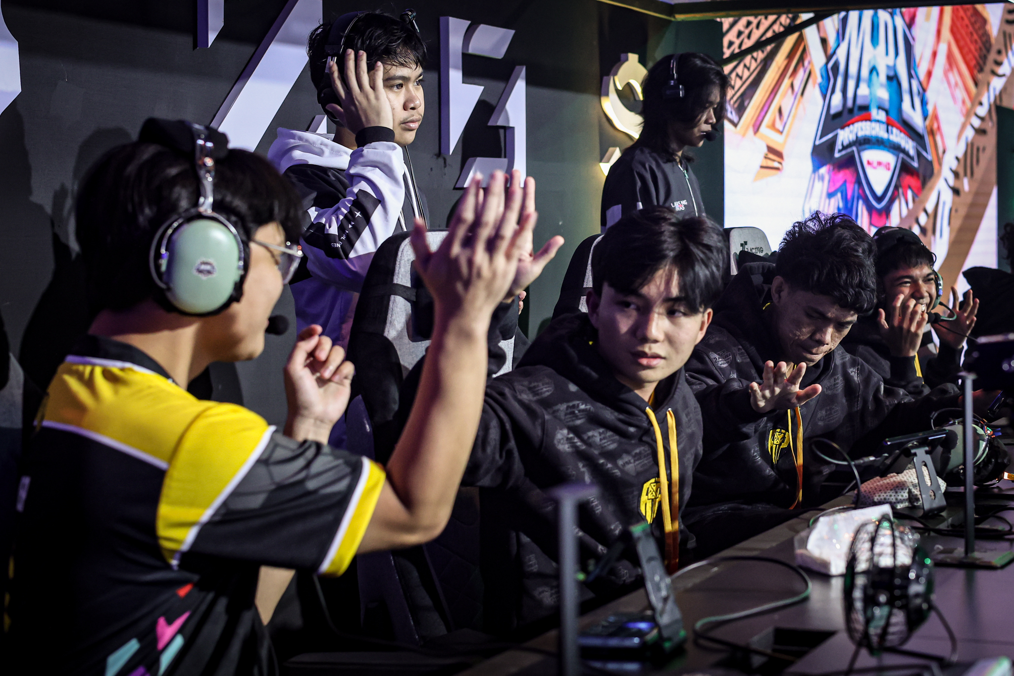Ap. Bren_jamespangks - the game AP.Bren Jamespangks Still Sees a Road to Playoffs