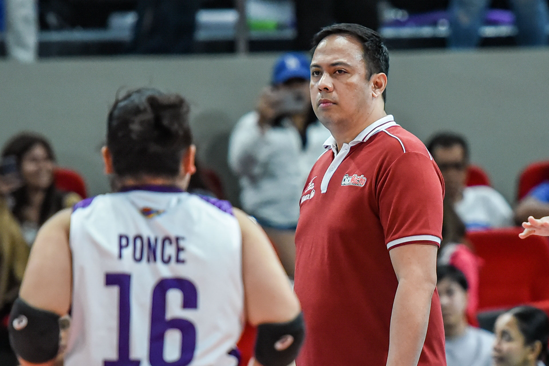 Dante Alinsunurin in his coaching duties with the Choco Mucho Flying Titans.