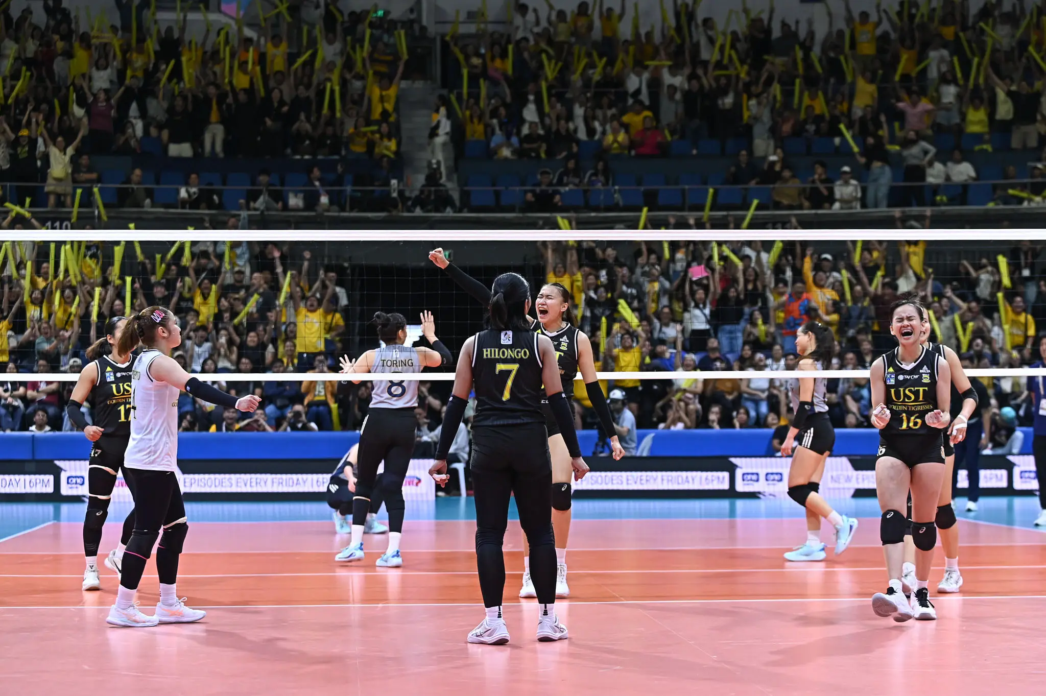 A wide shot of UST against NU in the UAAP Season 87 women's volleyball tournament