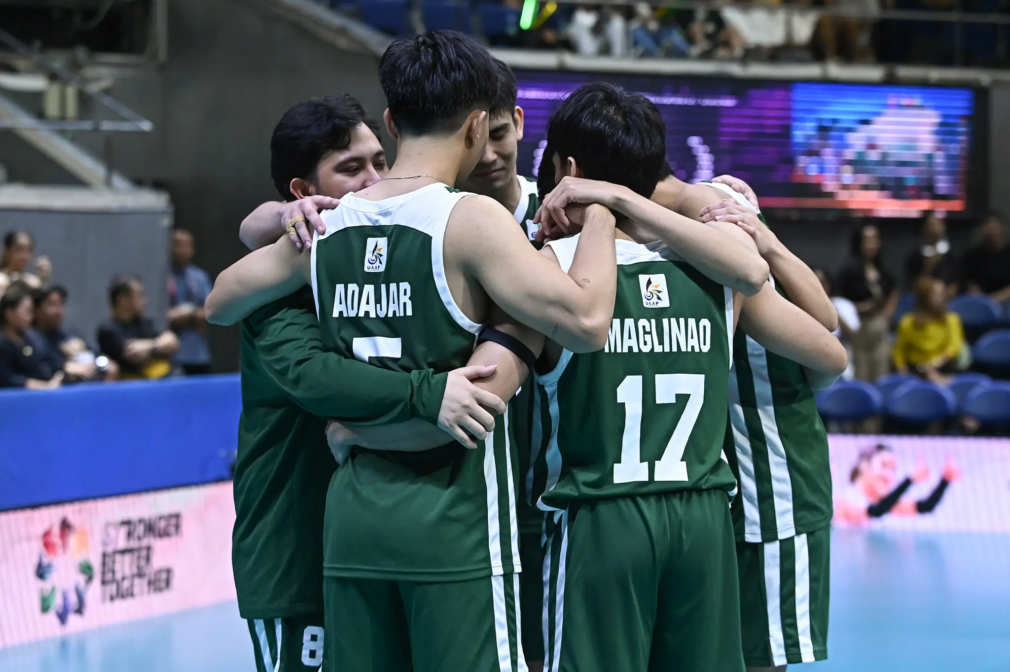 Uaap 87 mvb feu vs dlsu- dlsu seniors-8022 - the game DLSU's seniors, including Noel Kampton and Vince Maglinao, share a group hug.