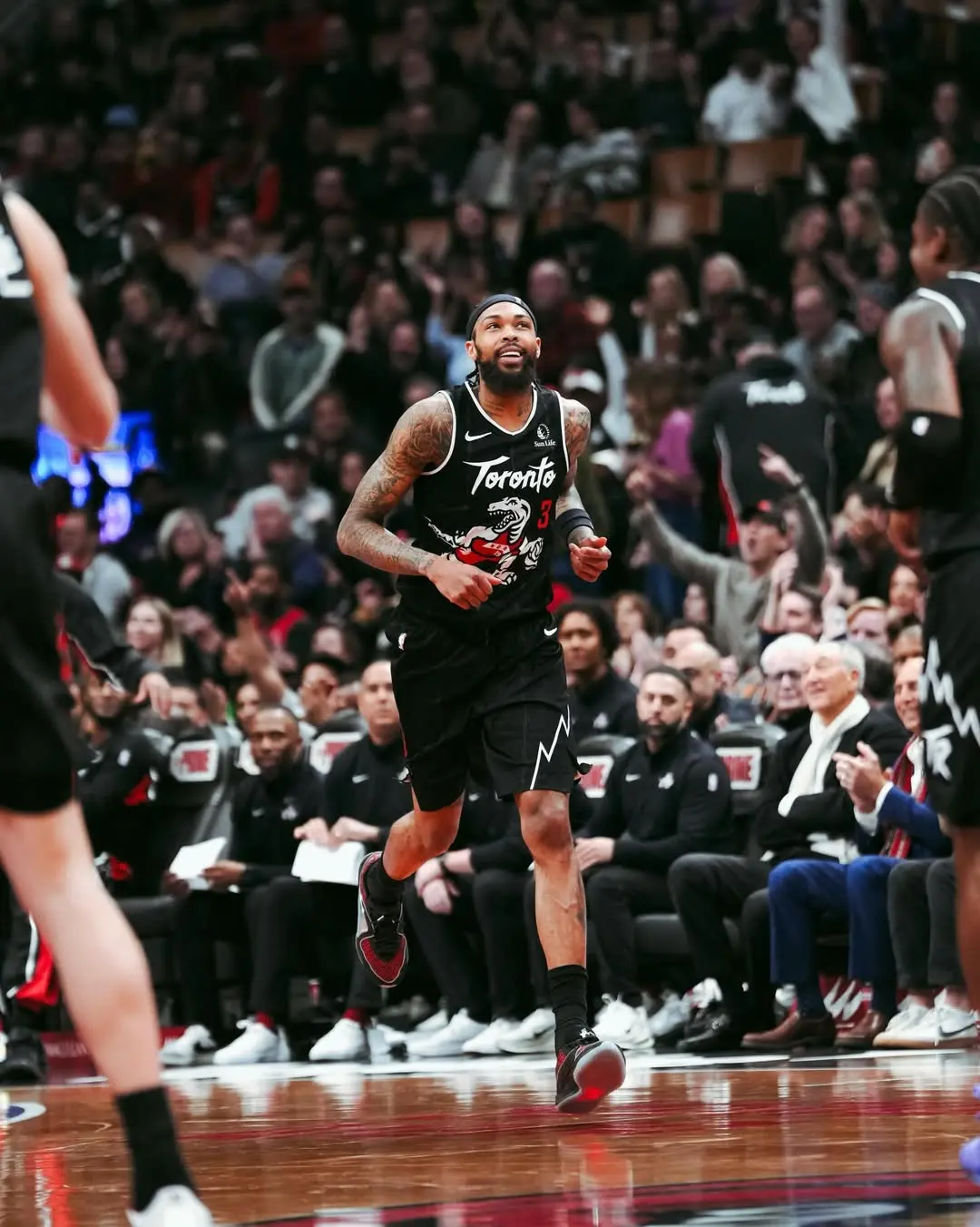 Saveclipapp_670450825_18578493565052380_6032758996688380685_n 1 - the game Basketball player in a Toronto Raptors uniform runs on the court as the crowd cheers in the background.