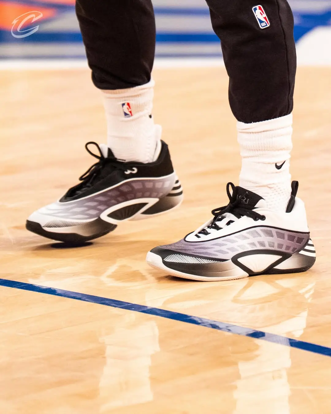 Donovan-mitchell - the game NBA Conference Finals Sneakers: black-and-white D.O.N. Issue 8 ‘Yin & Yang'