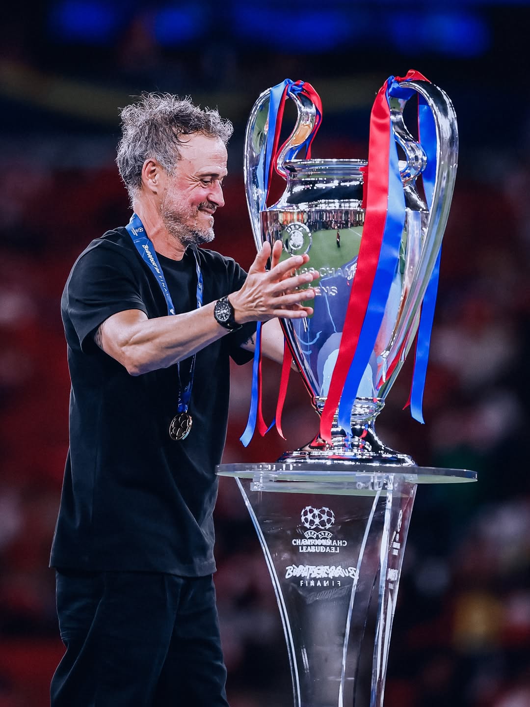 luis enrique with the champions league trophy