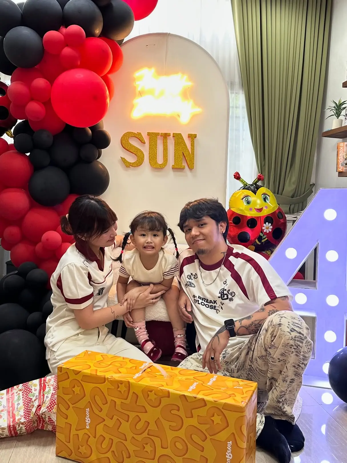 Locar-gabby-sunsun - the game Carlo "Locar" Santos, Gabby Santos, and Sunsun can be described best as a gaming family.